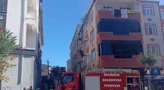 Çanakkale Gelibolu'da apartmanın 4. katındaki yangın itfaiye ekiplerince söndürüldü
