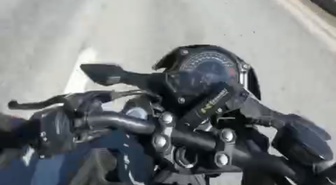 Eskişehir'de motosiklet sürücüsünün yere savrulduğu anlar kask kamerasına yansıdı