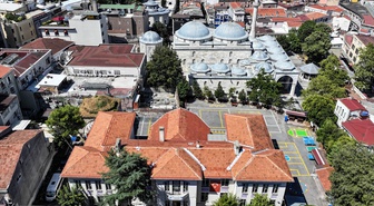 Fatih'te 1850'de açılan Büyük Reşitpaşa Ortaokulu 176 yıldır eğitim veriyor