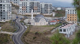 Hatay'da asrın felaketinden bu yana 136'ncı cami Defne'de ibadete açıldı