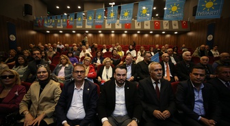 İYİ Partili Cenk Özatıcı Çanakkale'de milliyetçiliği millete fayda olarak tanımladı