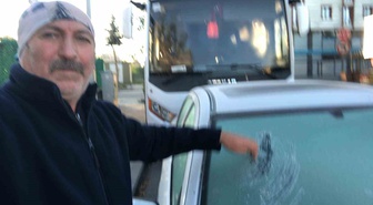 Kars'ta termometreler eksi 7'yi gösterdi! Araç camları buz tuttu, sürücüler güne buz kazıyarak başladı