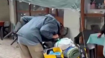 Konya Bozkır'da Fransız gezginin bisiklet lastiği patladı, mahalle sakinleri yardım etti