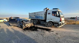 Konya Karapınar'da kamyonla otomobil çarpıştı, 1 yaralı hastaneye kaldırıldı
