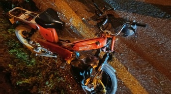 Sakarya Akyazı'da motosiklet sürücüsü otomobille çarpıştı, hayatını kaybetti.