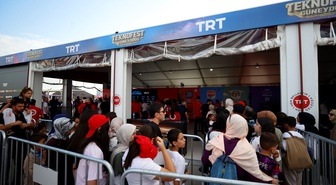 Şanlıurfa'daki TEKNOFEST'te Kod Adı Kırlangıç oyuncuları vatandaşlarla buluştu