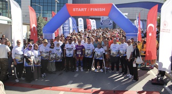 Sinop'ta düzenlenen yarı maratona 30 ilden ve 10 ülkeden 700 sporcu katıldı