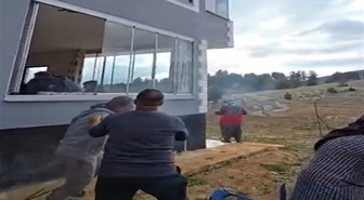 Adana'daki depreme mangal başında yakalandılar! Korku dolu anlar kamerada