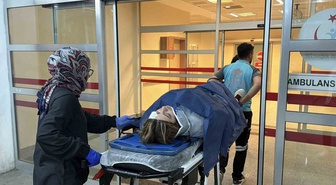 Adıyaman'da iki otomobil ile motosikletin çarpıştığı kazada 2 kişi yaralandı