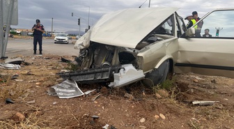 Adıyaman Kahta'da iki otomobil kafa kafaya çarpıştı, 5 kişi yaralandı