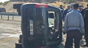 Bitlis'te Adilcevaz-Patnos kara yolunda kamyonet takla attı, 2 kişi yaralandı