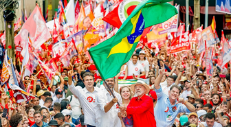 Brezilya'da Flavio Bolsonaro ilk turu önde bitirdi, Lula'yla ikinci tura çıkıyor