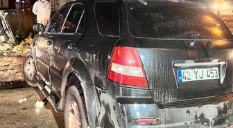 Cip, iş yerinin bahçe duvarına çarptı: 4 yaralı