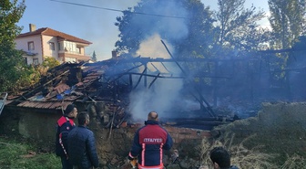 Çorum'da yanan samanlık kullanılamaz hale geldi