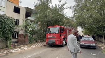 Elazığ'da metruk binanın 3. katında çıkan yangın itfaiye ekiplerince söndürüldü