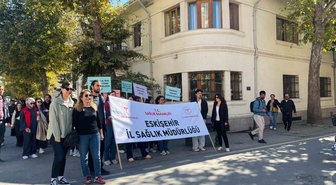 Eskişehir'de Dünya Yürüyüş Günü etkinliğinde sağlık çalışanları ve vatandaşlar yürüdü