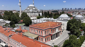 Fatih İmam Hatip Ortaokulu'nun binası Taş Mektep, 157 yıldır öğrenci ağırlıyor