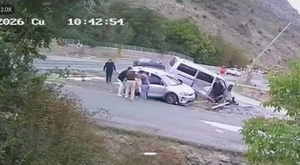 Gümüşhane'de otomobil ile minibüs çarpıştı, 4 kişi yaralandı, kadın son anda kurtuldu