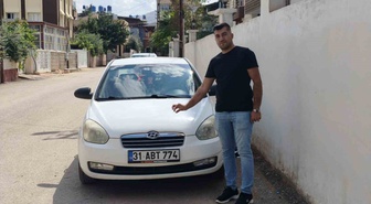 Hatay Reyhanlı'da düğünden gelen yorgun mermi otomobilin kaputuna isabet etti