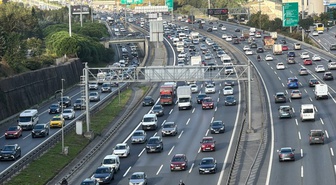 İstanbul'da sabah saatlerinde trafik yoğunluğu yaşanıyor
