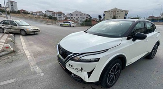 Karaman'da sabah kavşakta cip ile otomobil çarpıştı, 2 kişi yaralandı