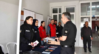 Kars Emniyet Müdürlüğü, Kafkas Üniversitesi öğrencilerine bilgilendirme yaptı