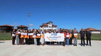 Kastamonu'da eğitimlerini tamamlayan 38 gönüllü destek AFAD gönüllüsü kimliği aldı