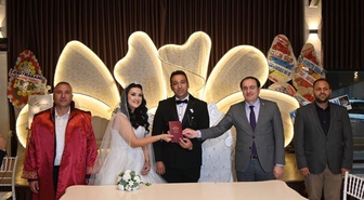 Kaymakam Türker, Afyonkarahisar Çay'da mesai arkadaşlarının nikah şahidi oldu
