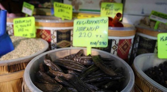 Kırşehir'de soğuk hava aktarlarda propolis ve pekmez satışını hareketlendirdi