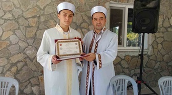 Manisa Kırkağaç'ta 14 yaşındaki hafız Haluk Alev, icazet belgesini 1,5 yılda aldı