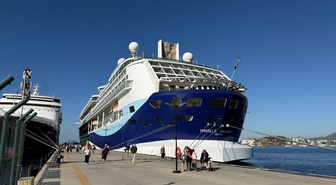 Muğla'nın Bodrum ilçesine uğrayan iki kruvaziyer 2 bin 888 turist getirdi