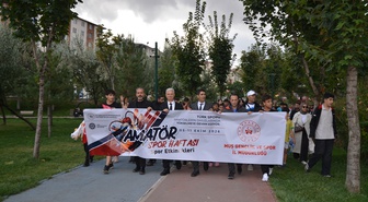 Muş'ta Amatör Spor Haftası kortejinde sporcular Yeni Spor Salonu'na yürüdü