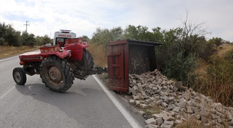 Nevşehir Alacaşar'da traktörün römorku devrildi, ikisi çocuk 3 kişi yaralandı