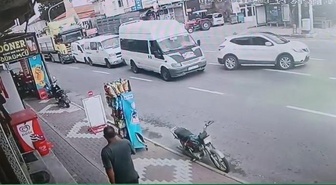 Nevşehir Kaymaklı'da zincirleme kazada 4 araç hasar gördü, yaralanan olmadı