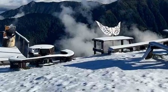 Rize'nin Çamlıhemşin ve İkizdere yaylaları kar altında, dönüş mesaisi hızlandı
