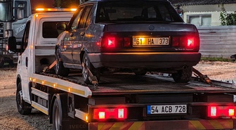 Sakarya'da sosyal gelişim merkezi önünde drift atan sürücüye 140 bin lira ceza! Otomobili çekiciyle götürüldü