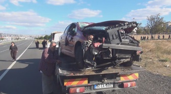 Silivri'de sürücünün manevrasıyla takla atan otomobilde 1'i çocuk 3 kişi yaralandı