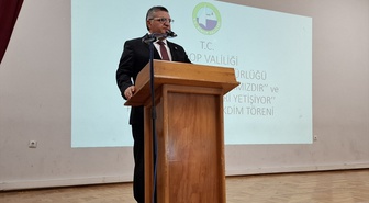 Sinop Valisi Özarslan öğretmenlere başarı belgesi takdim etti
