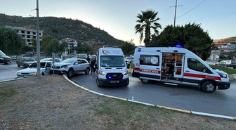 Söke'de iki otomobil çarpıştı, kazada 2 kişi yaralanarak hastaneye kaldırıldı