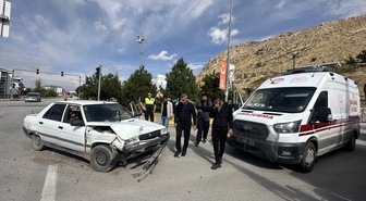Van'da iki otomobilin çarpışması sonucu 2 kişi yaralandı