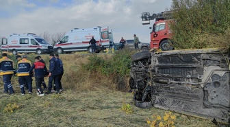 Adıyaman Gölbaşı'nda taksi şarampole devrildi, 5 kişi yaralandı