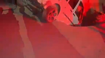 Ağrı Doğubayazıt'ta otomobil hayvanlara çarptı, 3 genç yaralandı
