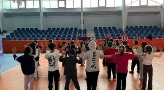 Akçakoca'da 'Mahallemde Hareket Var' projesinde fiziksel aktivite anlatıldı