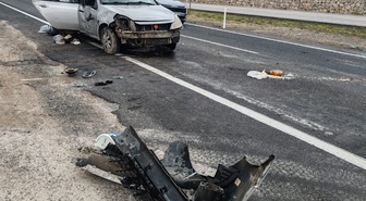 Aksaray-Nevşehir çevre yolunda iki otomobil çarpıştı, 7 kişi yaralandı