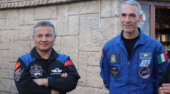 Antalya'daki Uzay Kongresi'nde astronotlar 150'ye yakın öğrenciyle buluştu