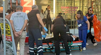 Antalya Serik'te otomobil ile motosiklet çarpıştı, 2 kişi yaralandı