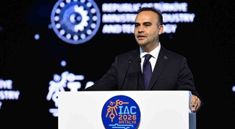 Bakan Kacır, Antalya'daki uzay kongresinde 5 bakanla iş birliğini görüştü