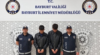 Bayburt'ta göçmen kaçakçılığı operasyonunda 5 şüpheli yakalandı, biri tutuklandı