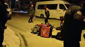 Çorum'da ihtara uymayan sürücü motosikletle polise çarptı, 16 sentetik hap ele geçti