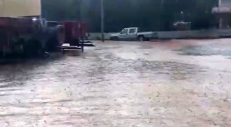 Gaziantep'te dolu ve sağanak hayatı olumsuz etkiledi, Oğuzeli'nde evleri su bastı